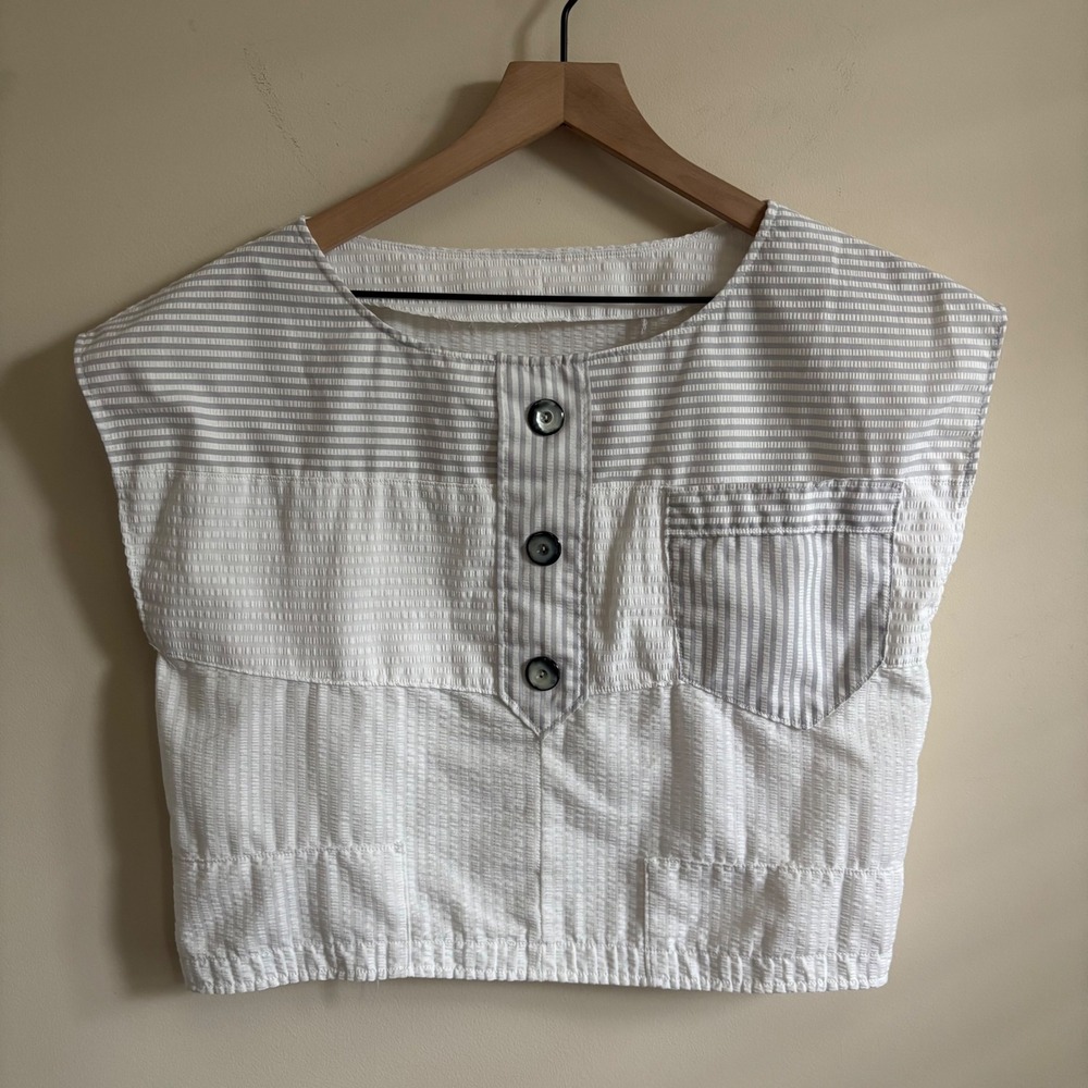 Striped Seersucker Cropped Sleeveless Top White Grey Button Front Pocket Boxy